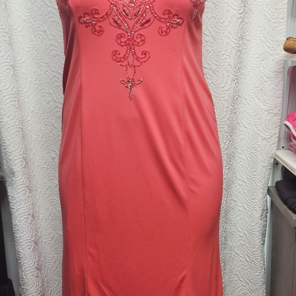 Elegant Coral Halter Dress - Picture 4 of 10
